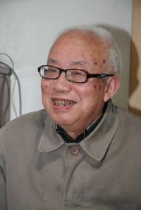 吳萬春教授 著名微波專家，我校微波專業奠基人之一。